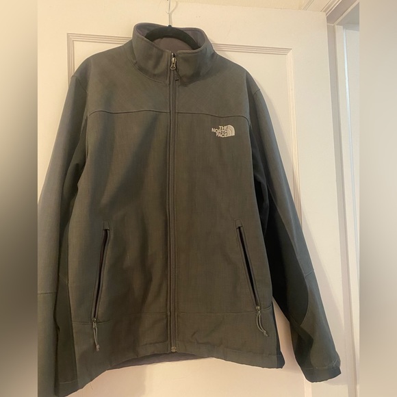 The North Face, Mens Grey&Black Soft Shell with faux fur/fleece lining, Large - Picture 6 of 10